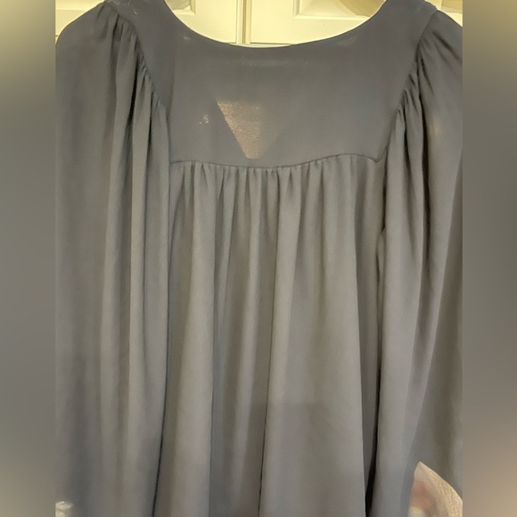 💠LOFT navy blue size M flowy blouse with embroidered neckline - Picture 3 of 6